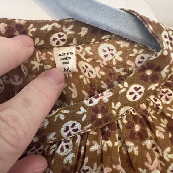 Does Jane Blouse size medium - Picture 5 of 7